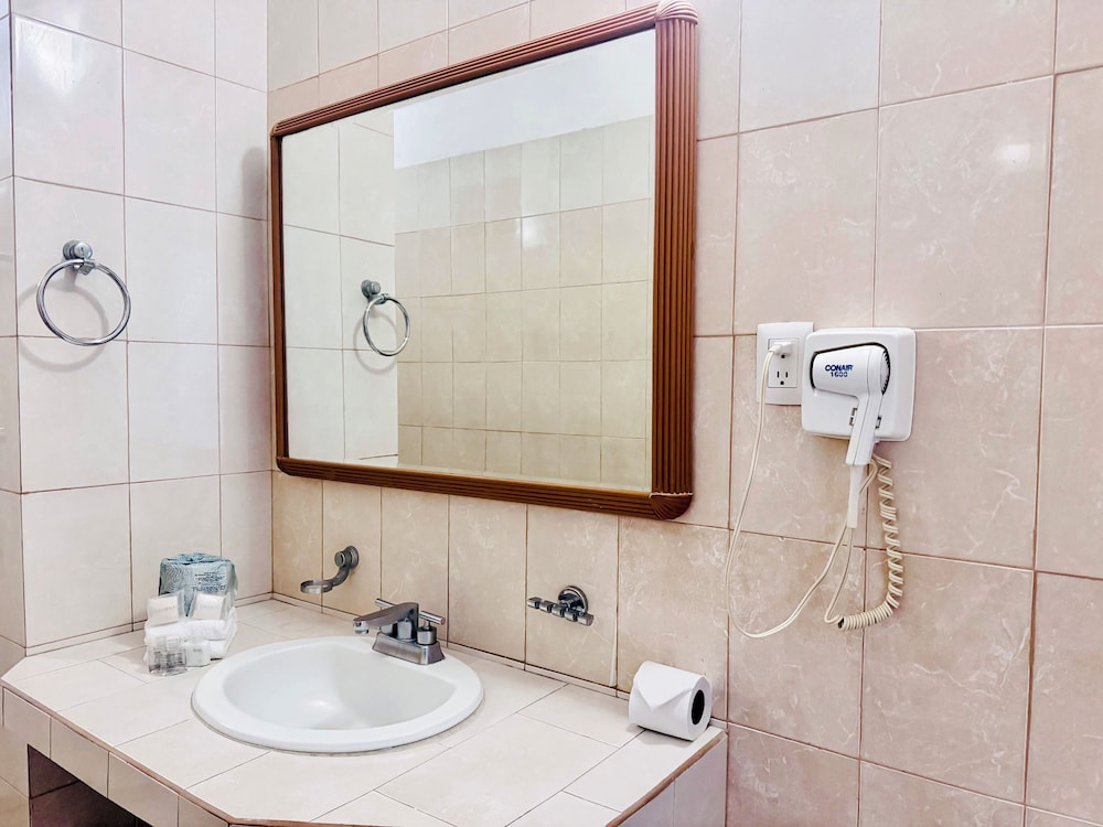 Deluxe Twin Room with Sea View - Photo 3
