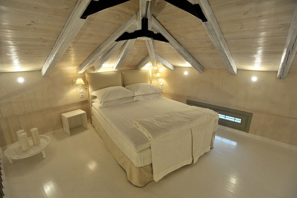 Villa (White) photo 2