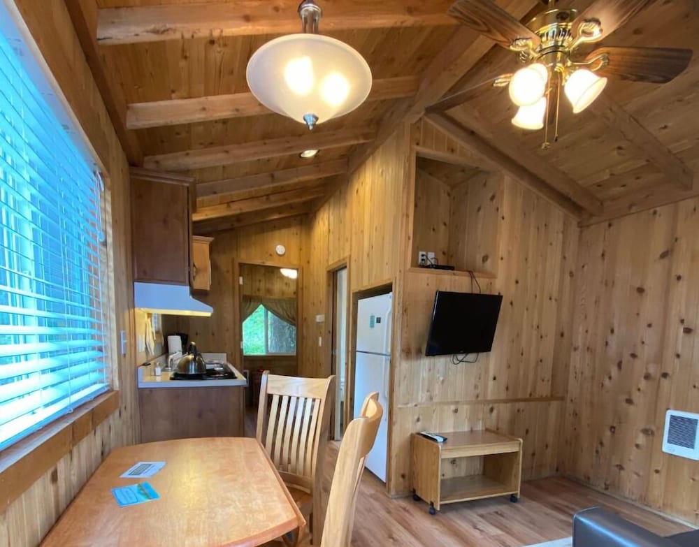 Cabin, 1 Bedroom (No Pets, Linens Available) photo 1