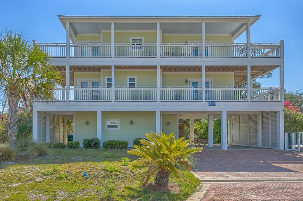 House, Multiple Beds (Sea Breeze Manor) photo 2