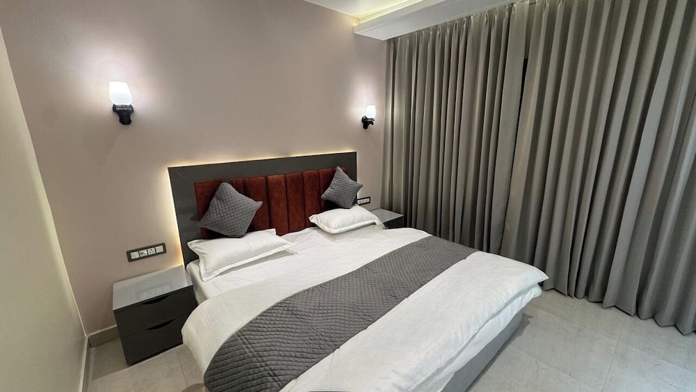 Romantic Studio Suite