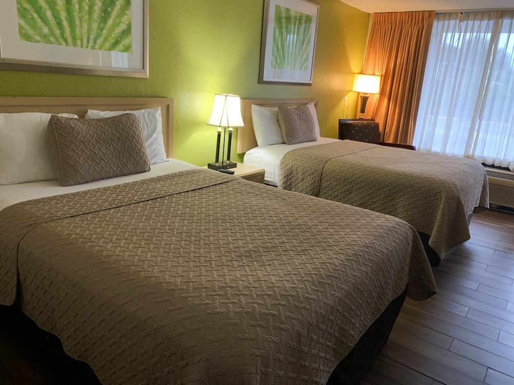 Basic Room, 2 Queen Beds photo 2