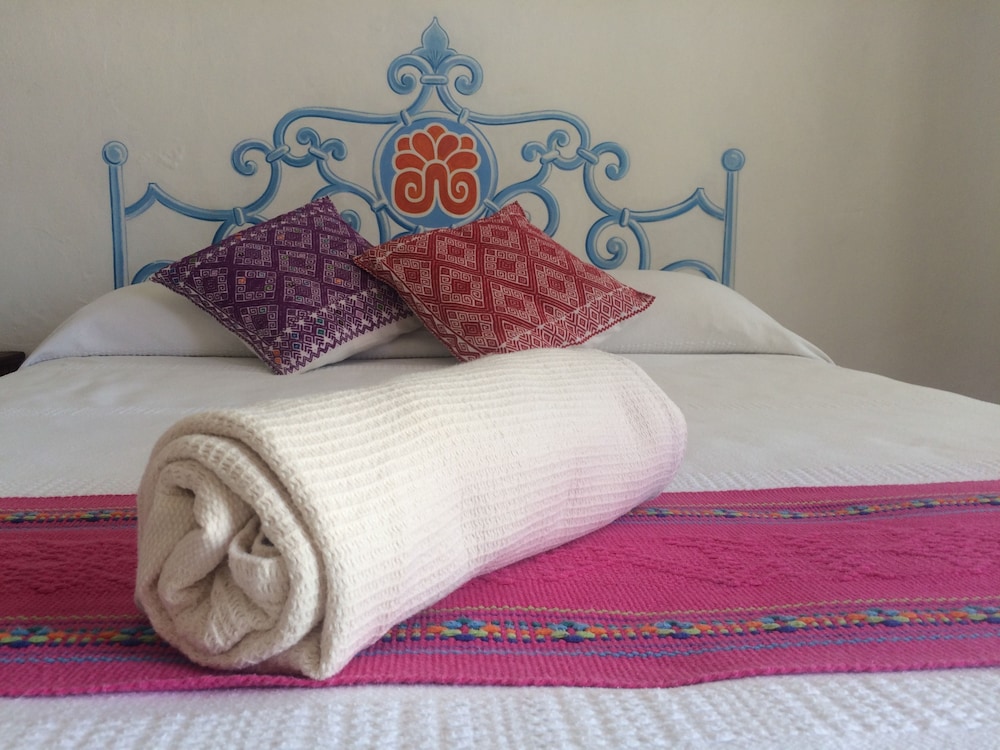 Room, 2 Queen Beds, Partial Sea View