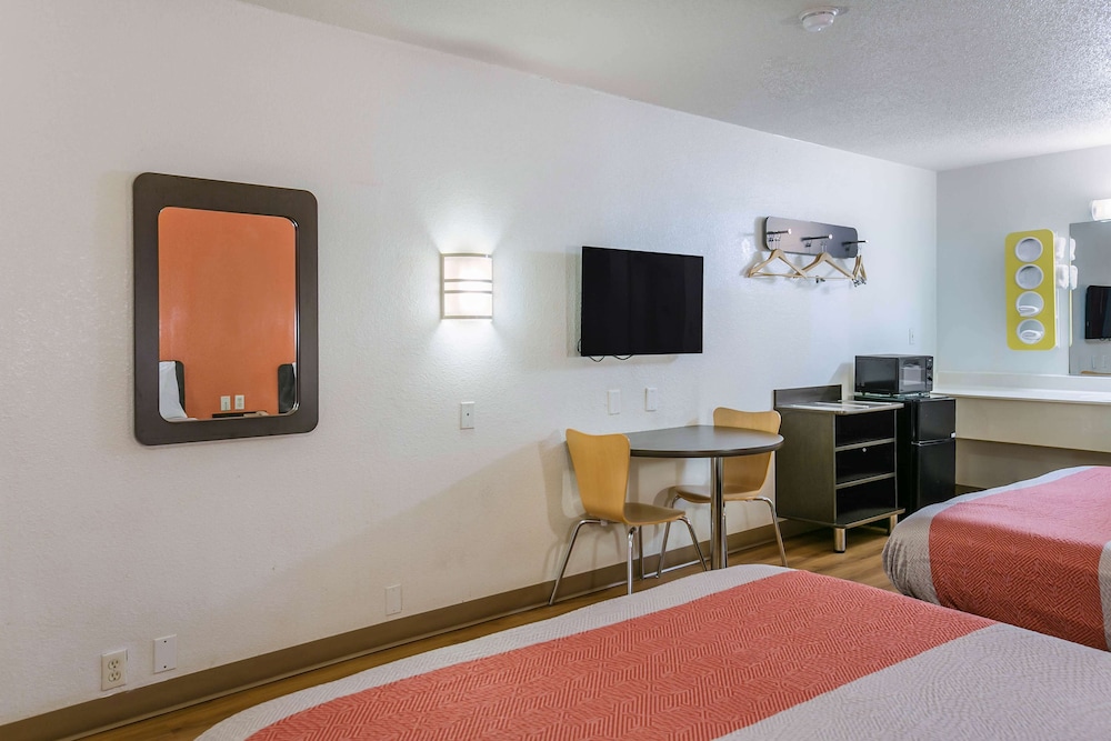 Deluxe Room, 1 Queen Bed, Accessible, Non Smoking photo 2
