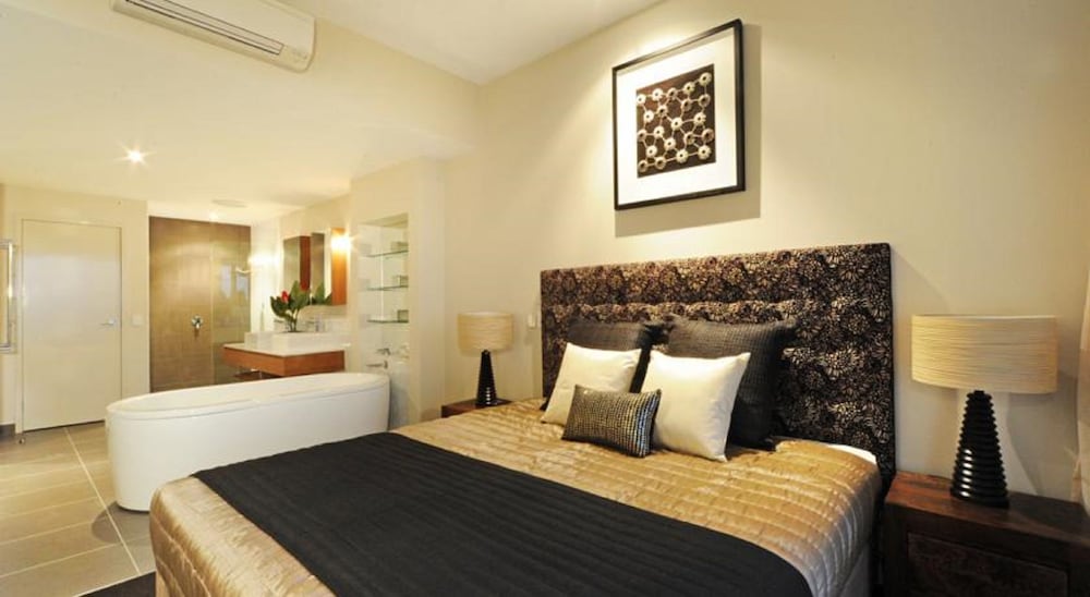 2 Bedroom Apartment with Garden View