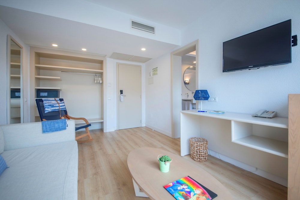 Junior Suite (3 adults + 1 child) photo 3