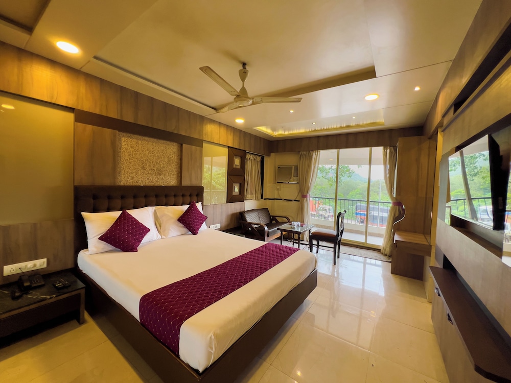 Superior Double Room, City View