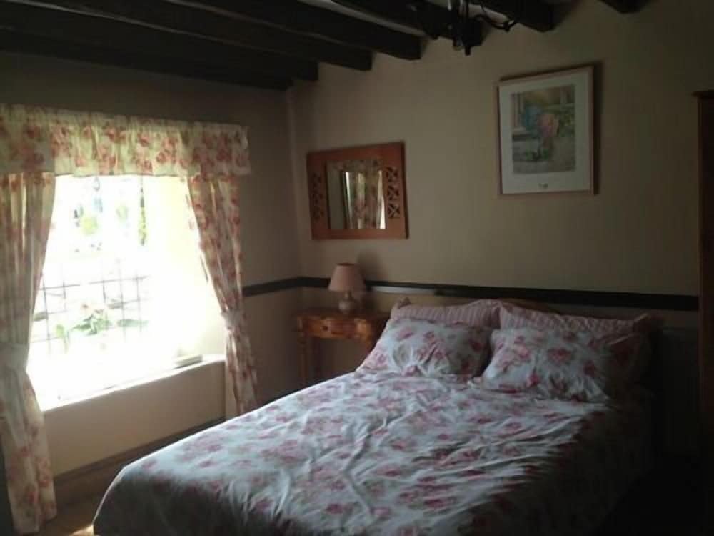 Standard Twin Room, Ensuite photo 2