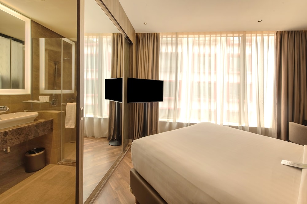 Deluxe Room, 1 Queen Bed (Free Self Service Laundry) photo 2