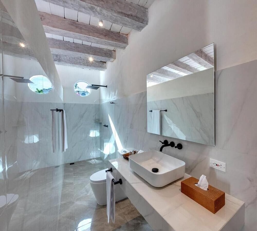 Premium House photo 3