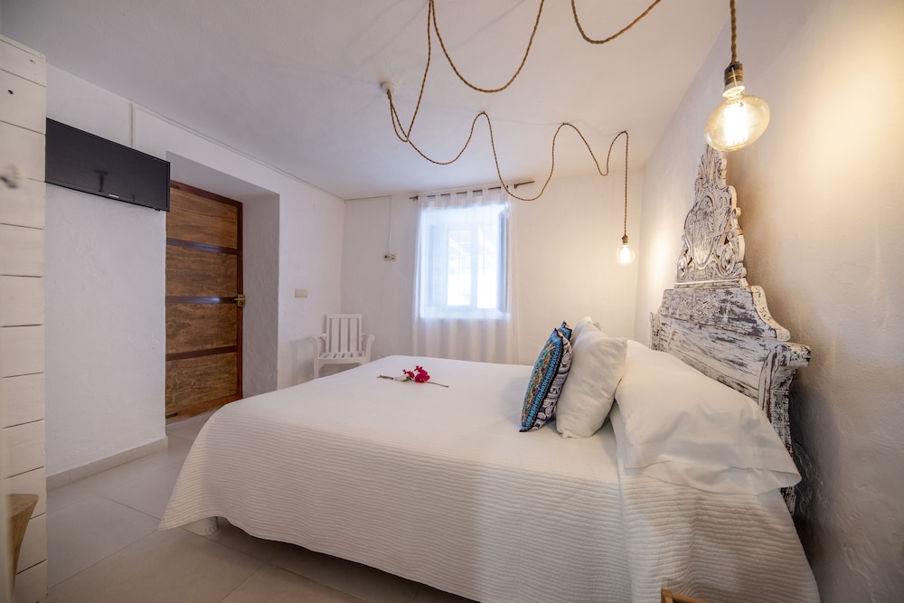 Standard Double Room, Ensuite (Turqueta) photo 2