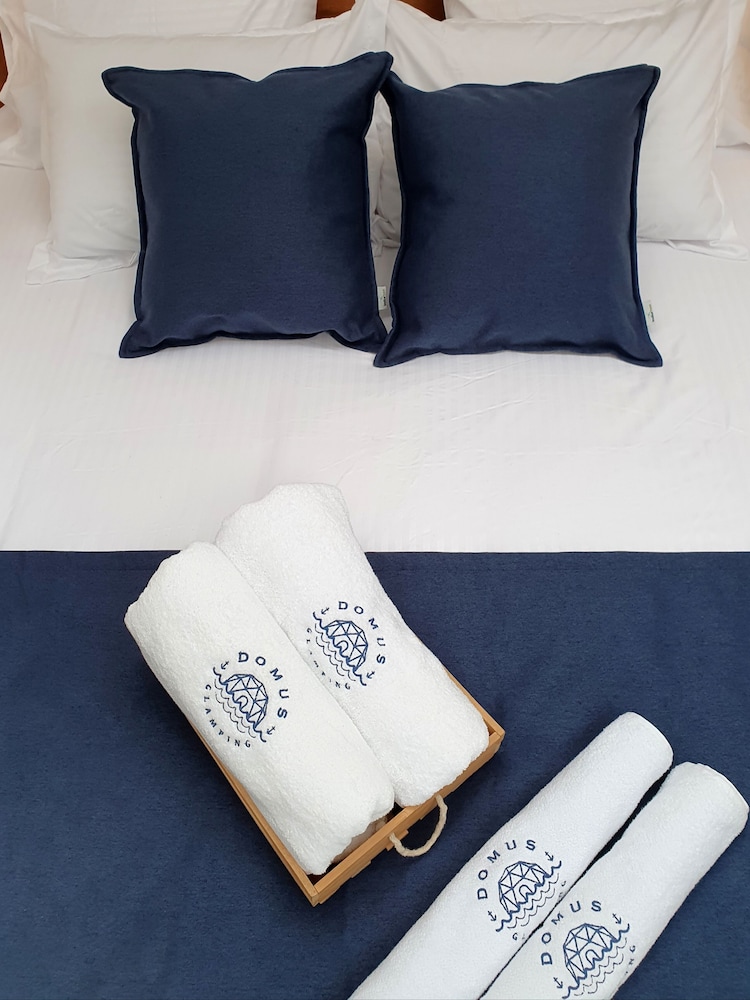 Comfort Room, Jetted Tub, Lake View (Lake Room 3)