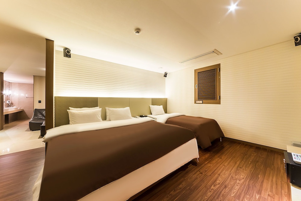 Royal Suite - Photo 9