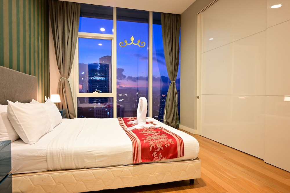 Luxury Suite (High Floor Twin Tower View) photo 3