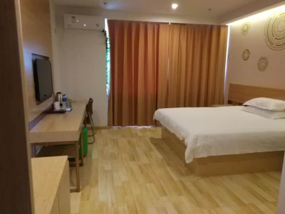 Room, 1 King Bed photo 3