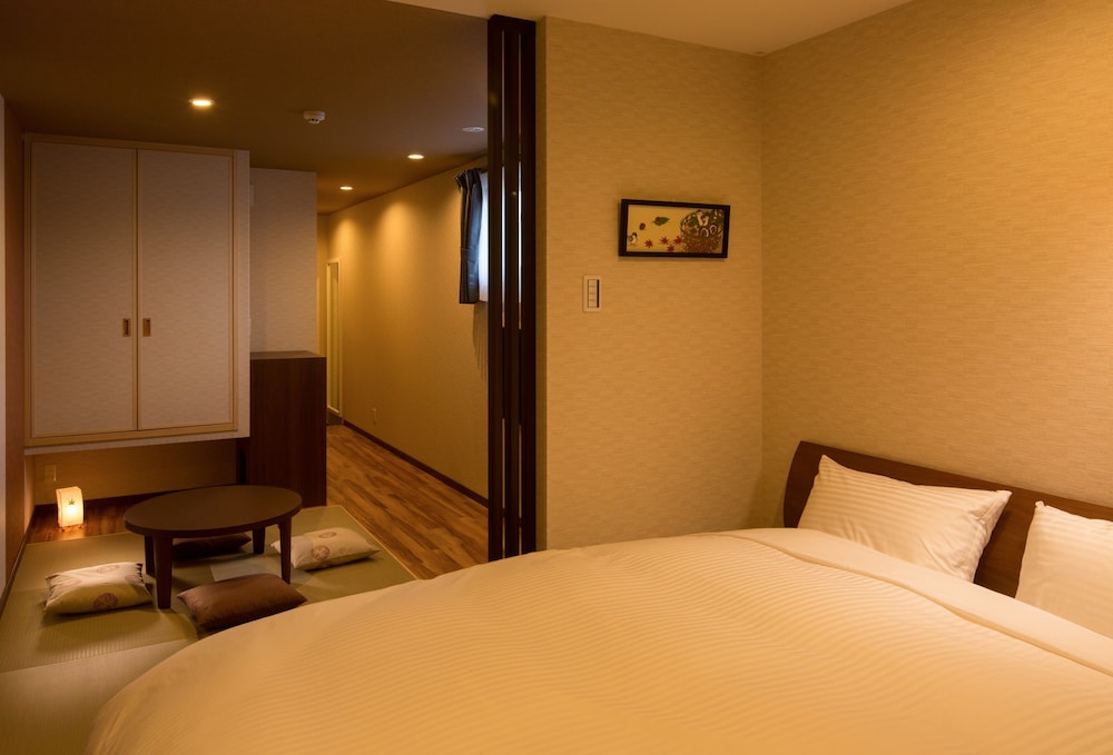 Japanese Western Style Queen Room, Balcony photo 1