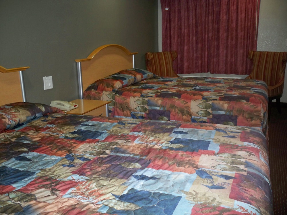 Standard Double Room, 2 Queen Beds - Photo 12