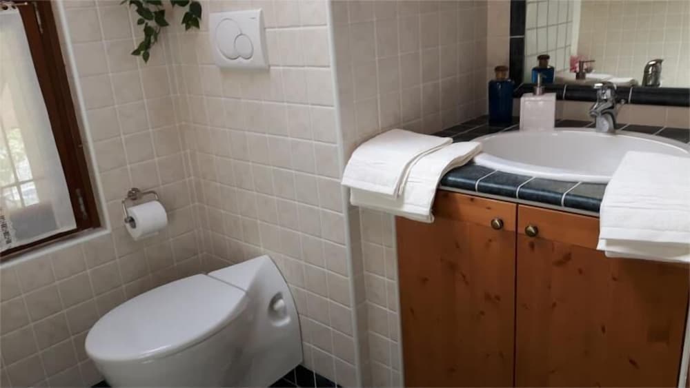 Double Room, Shared Bathroom, Garden View photo 3