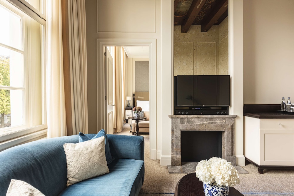 Luxury Suite, 1 King Bed (Backer Suite)