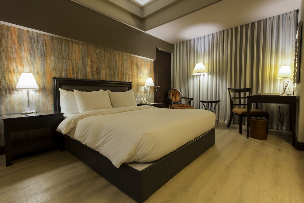 Deluxe Room, 1 King Bed, Non Smoking photo 1