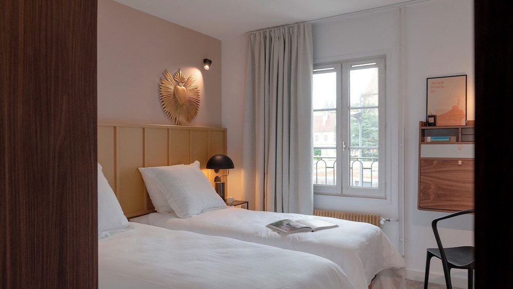 Standard Room, 2 Twin Beds, City View