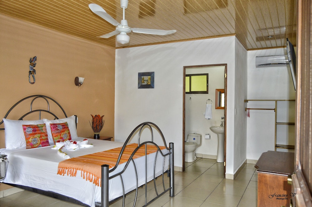 Standard Double Room, 1 Queen Bed, Accessible, Garden View
