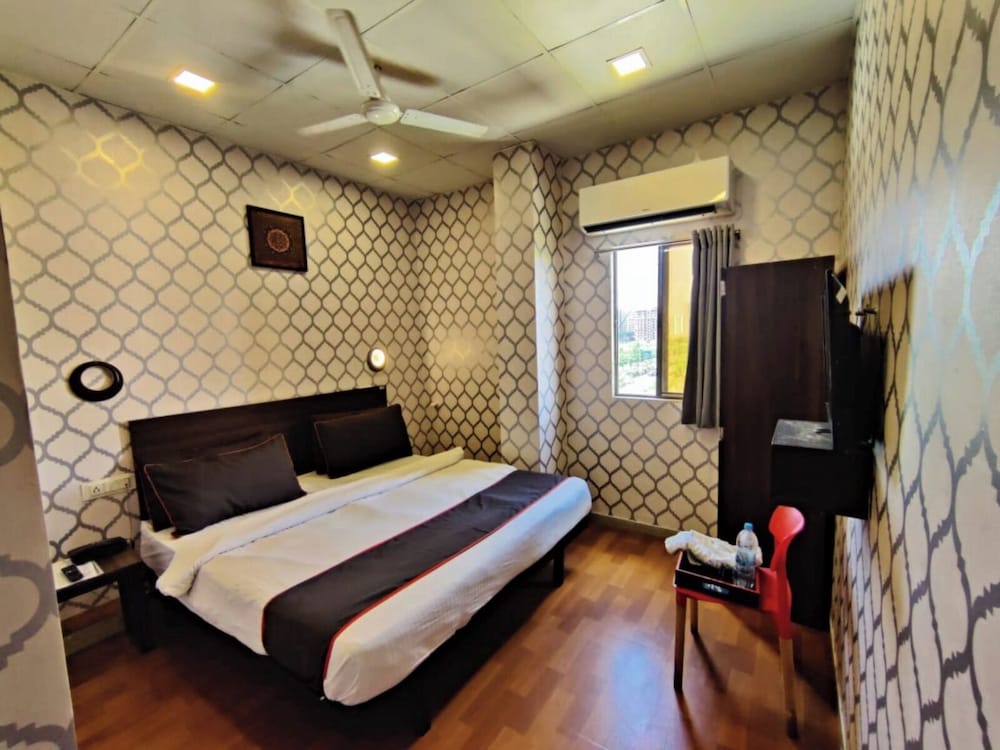 Deluxe Room - Photo 7