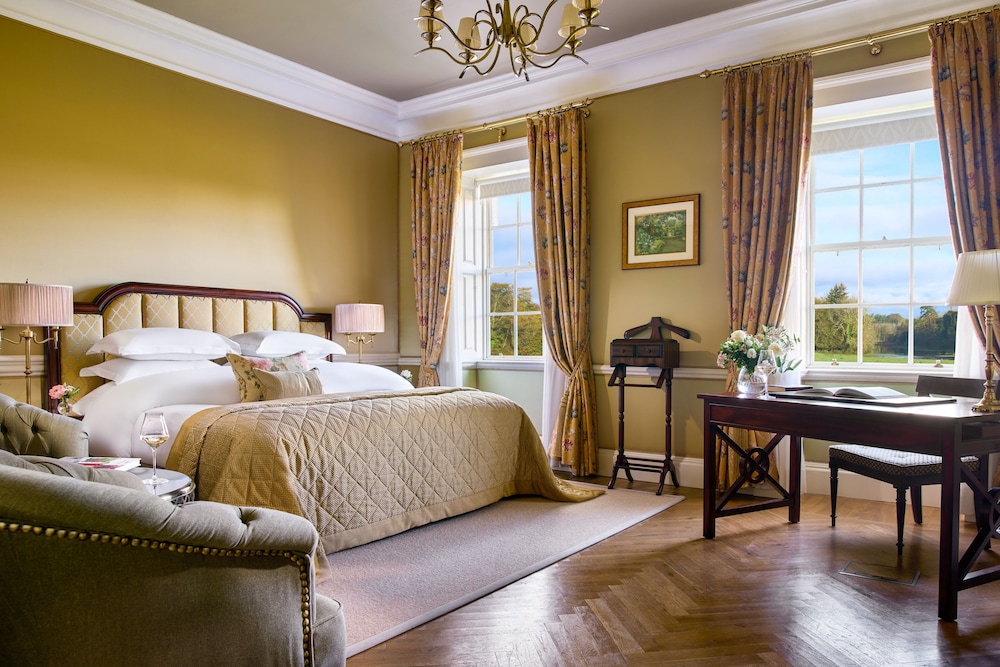Manor Stateroom - Photo 1