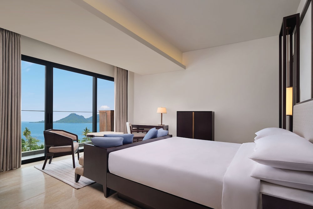 Premium Room, 1 King Bed, Ocean View (Ocean View) photo 1