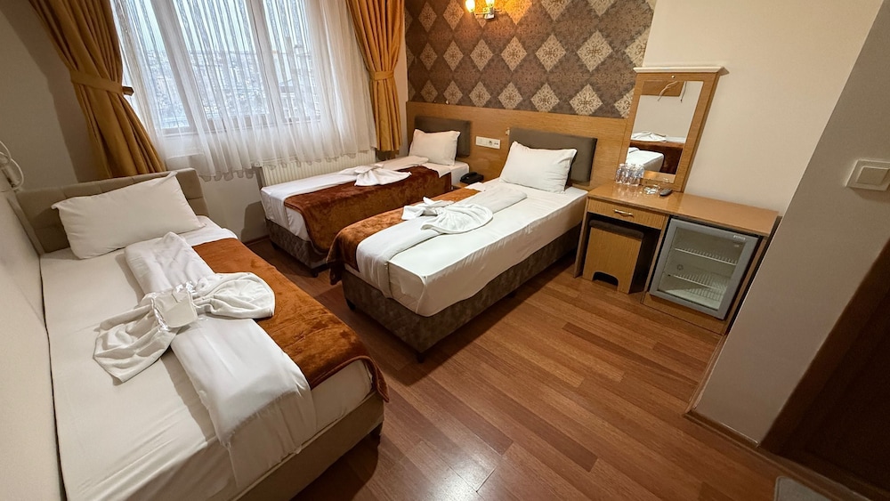 Standard Triple Room, 3 Twin Beds photo 2