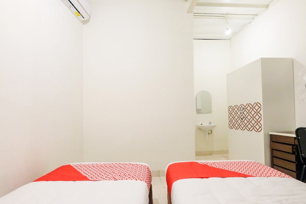 Standard Twin Room - Photo 2