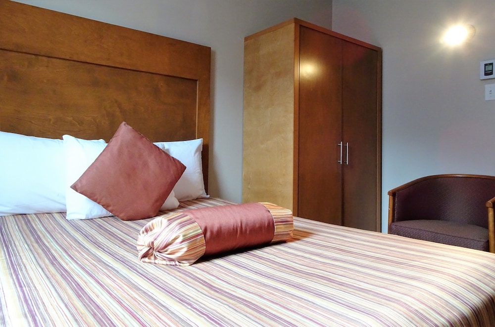 Standard Room, 1 Double Bed, Private Bathroom - Photo 3