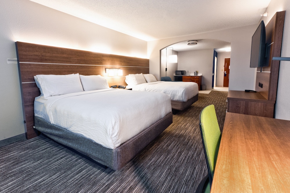 Suite, 2 Queen Beds - Photo 4