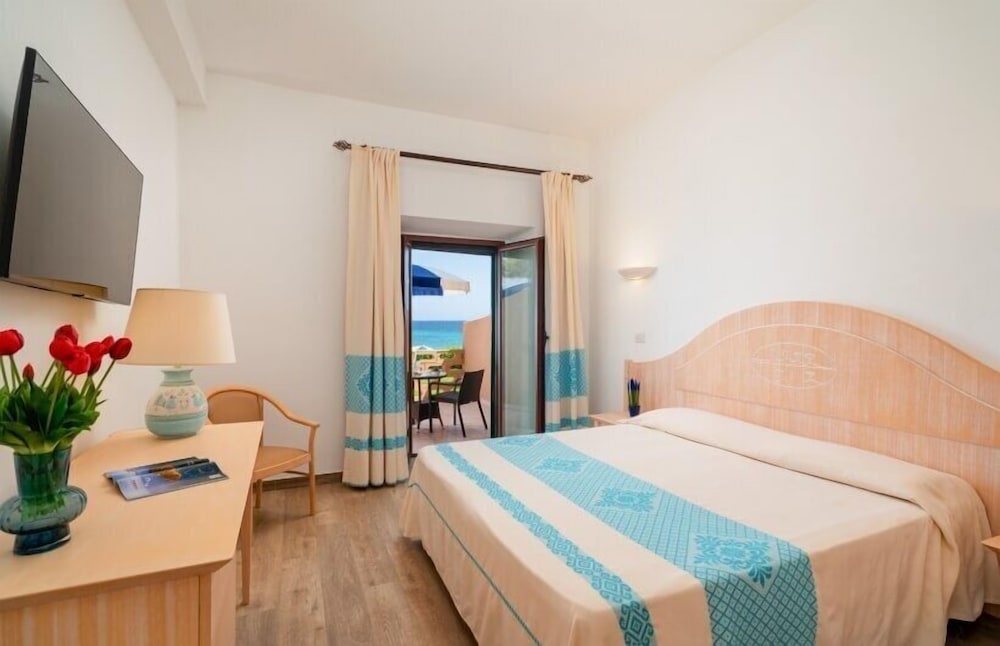 Deluxe Room, Multiple Beds, Sea View, Beachfront - Photo 1