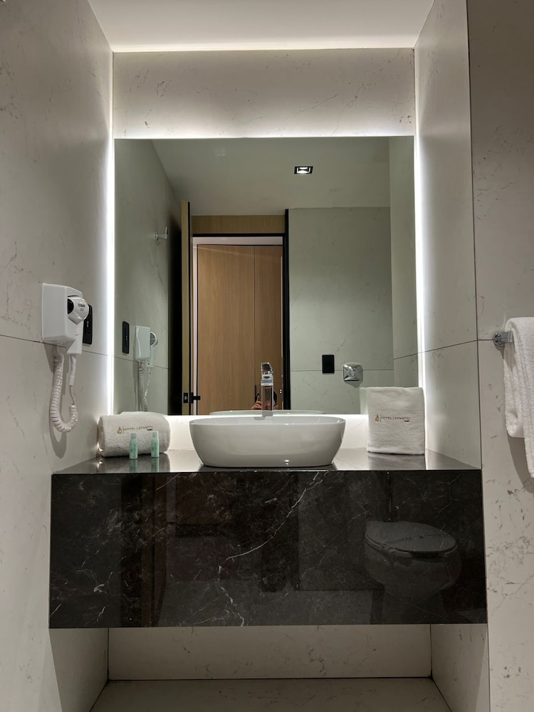 Luxury Double Room - Photo 9
