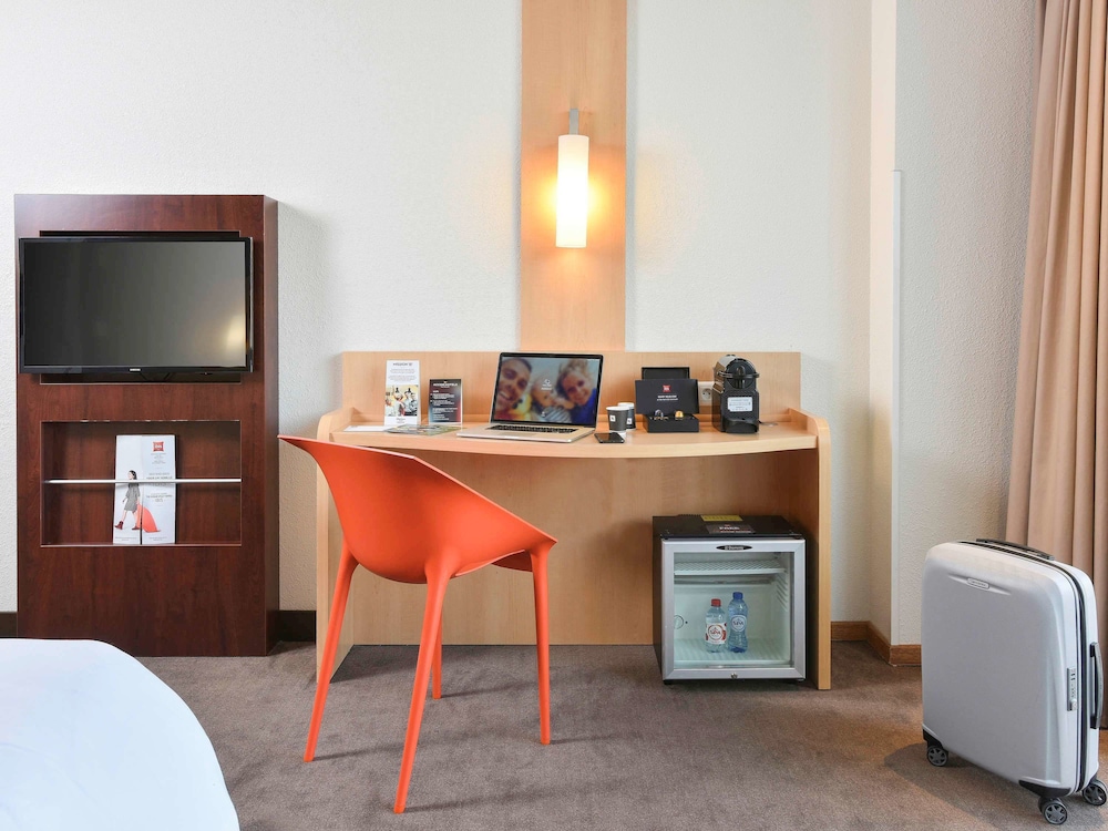 Premium Room, 1 Queen Bed - Photo 6