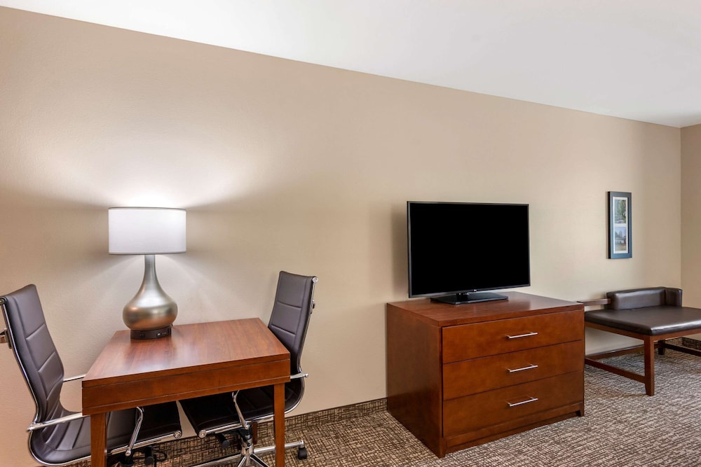Suite, Multiple Beds, Non Smoking - Photo 3