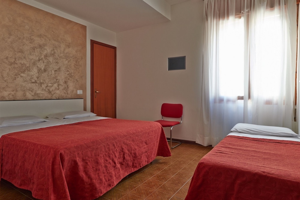 Comfort Triple Room photo 3