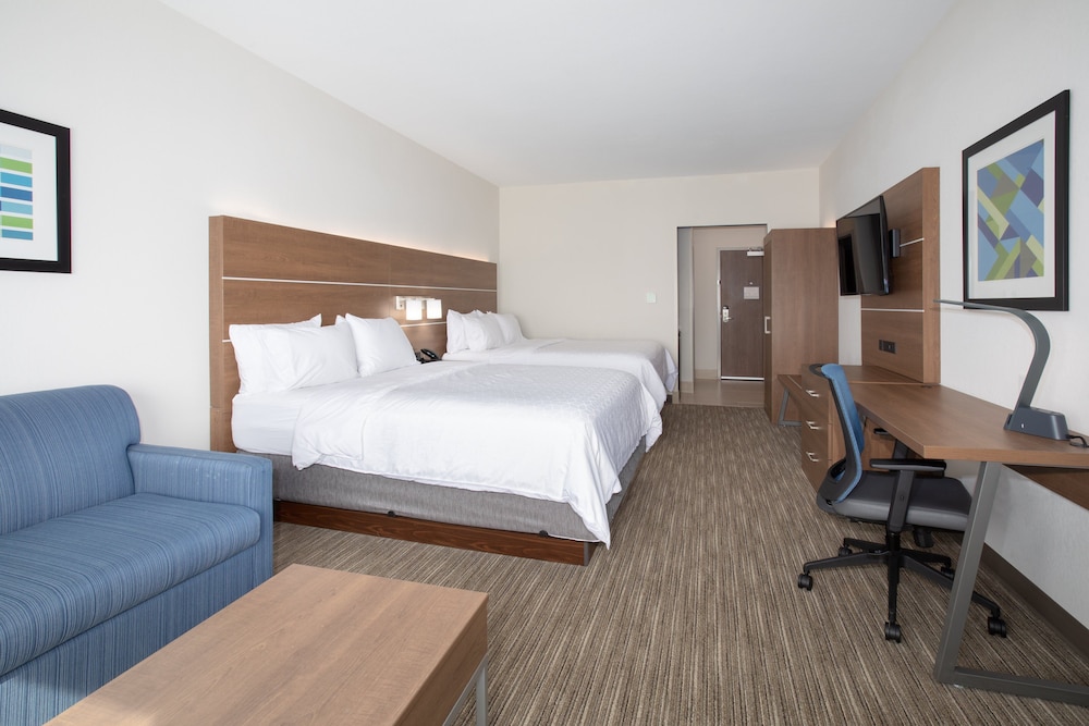 Suite, 2 Queen Beds - Photo 3