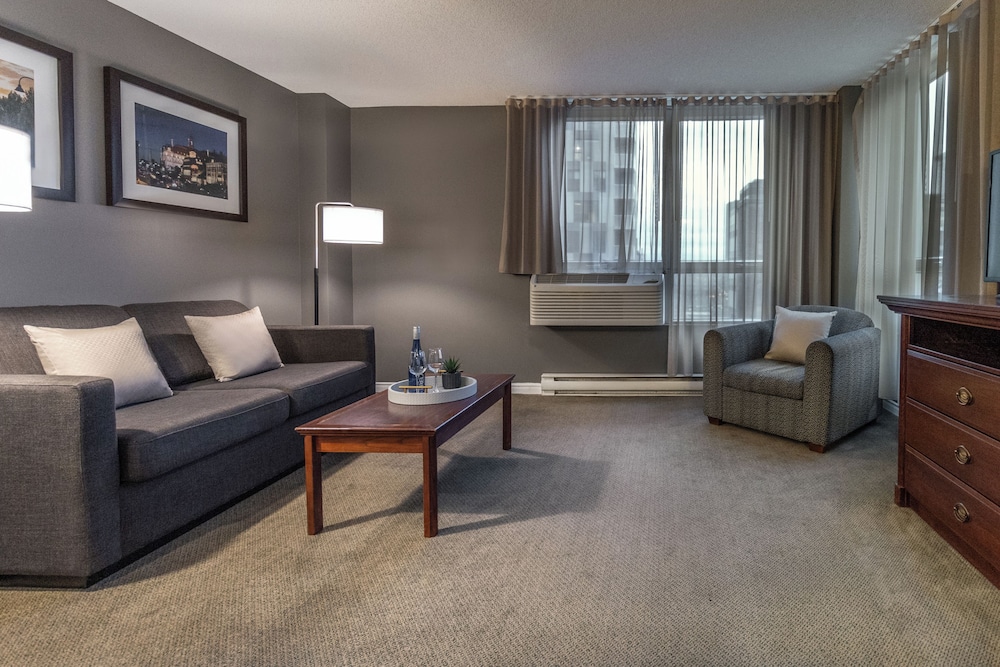 Suite, 1 King Bed with Sofa bed, Kitchenette - Photo 7