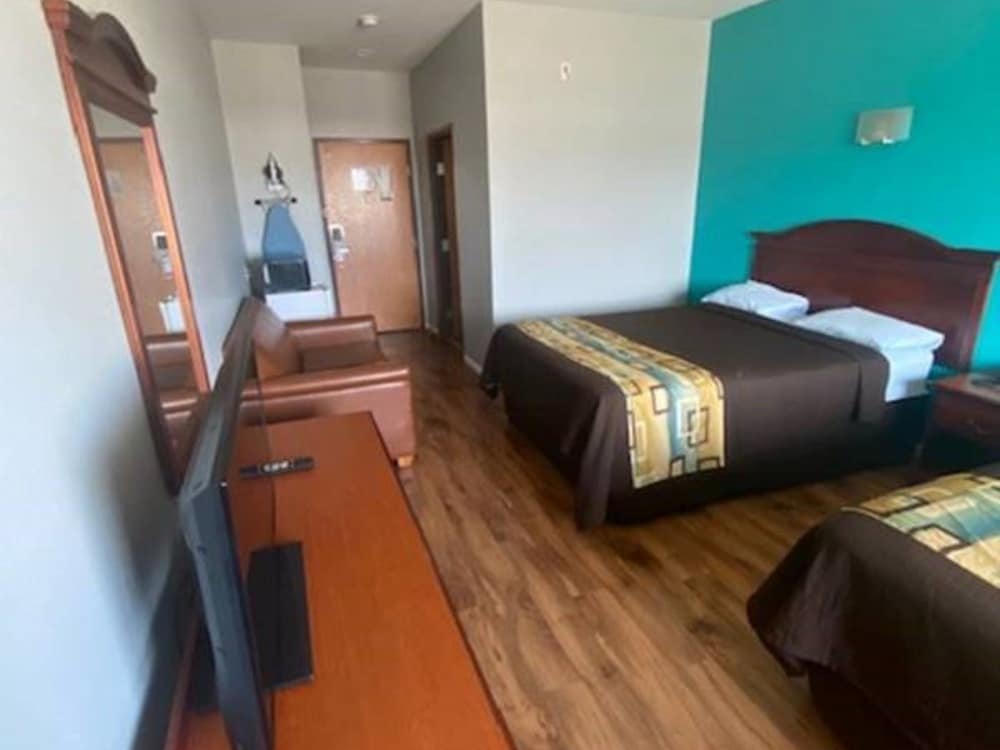 Room, 2 Queen Beds, Non Smoking - Photo 2