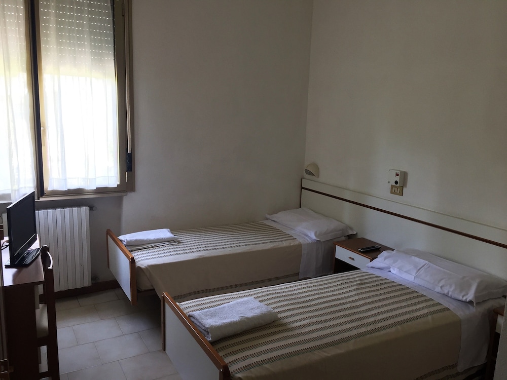 Double or Twin Room photo 2