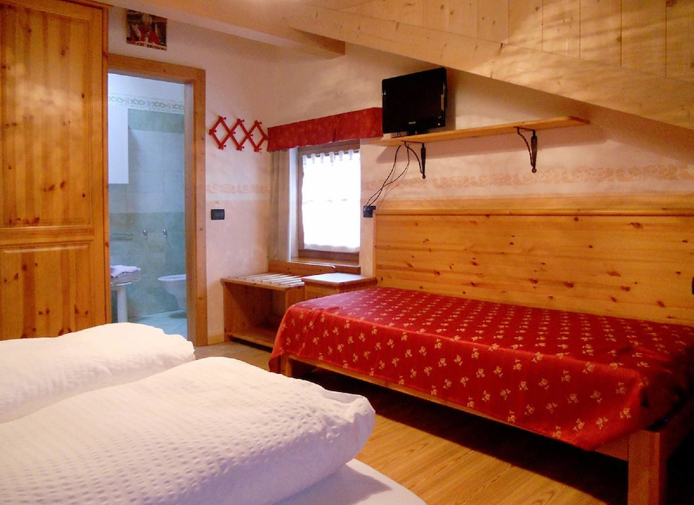 Quadruple Room, Mountain View (Attic ) photo 2