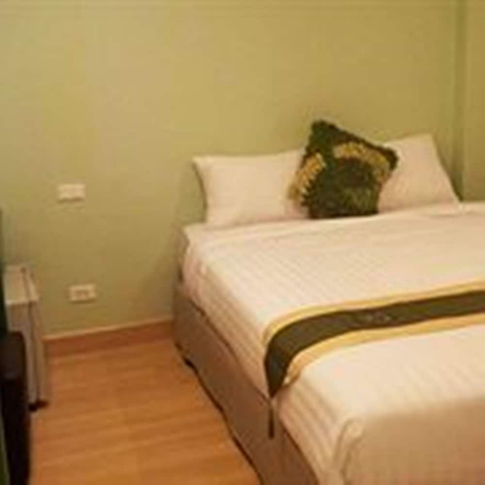 Economy Room (No Window) photo 2
