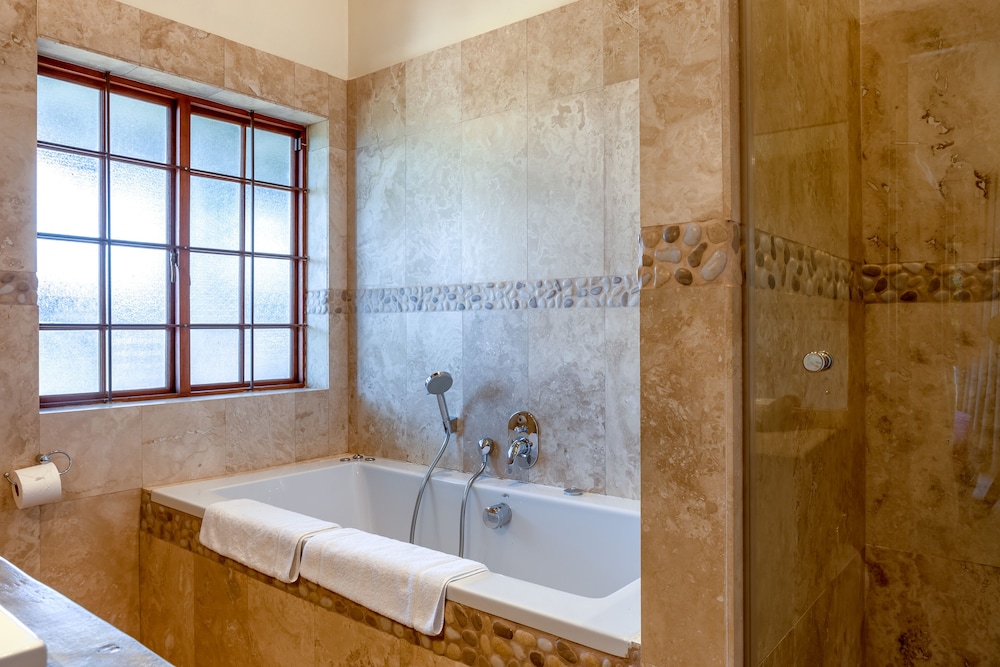 Honeymoon Suite, Multiple Beds - Photo 20