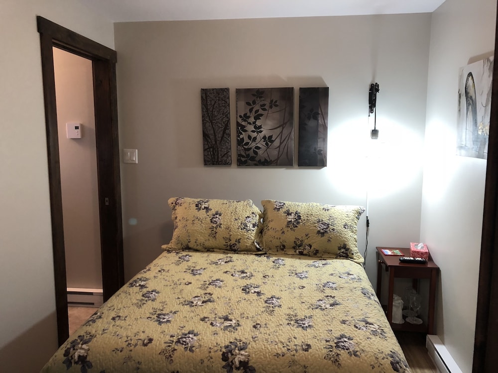 Standard Room, 1 Double Bed, Private Bathroom (Beluga)