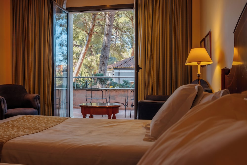 Deluxe Double or Twin Room, Balcony - Photo 1