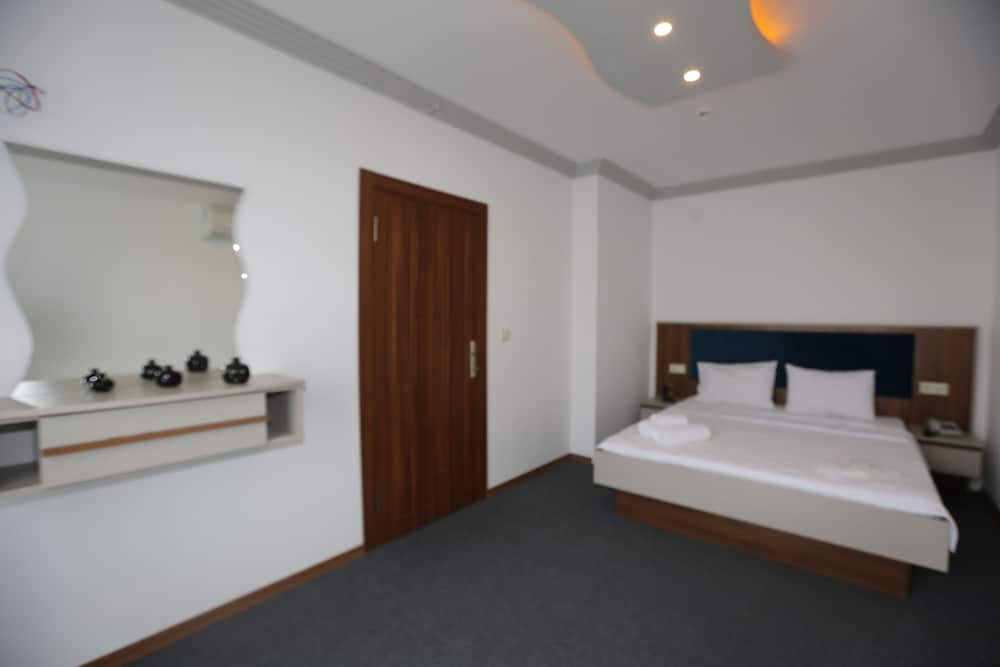 Family Room, 1 Bedroom photo 3