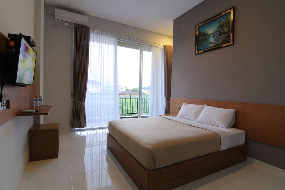 Superior Room, Hill View