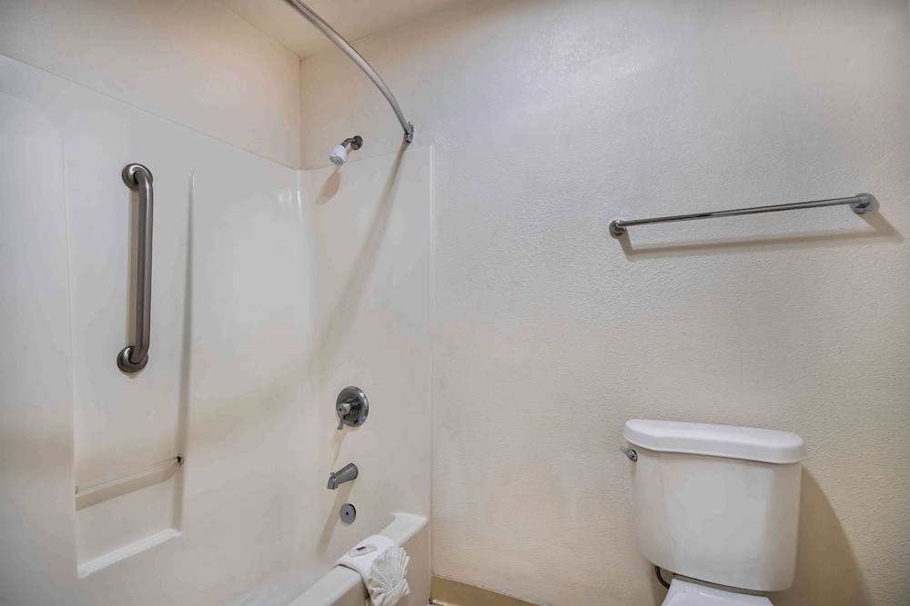 Standard Room, 1 King Bed, Non Smoking - Photo 12